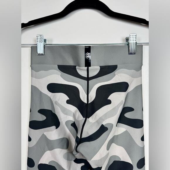 COR designed by Ultracor High Waist Camo Leggings Size Small - Picture 9 of 12
